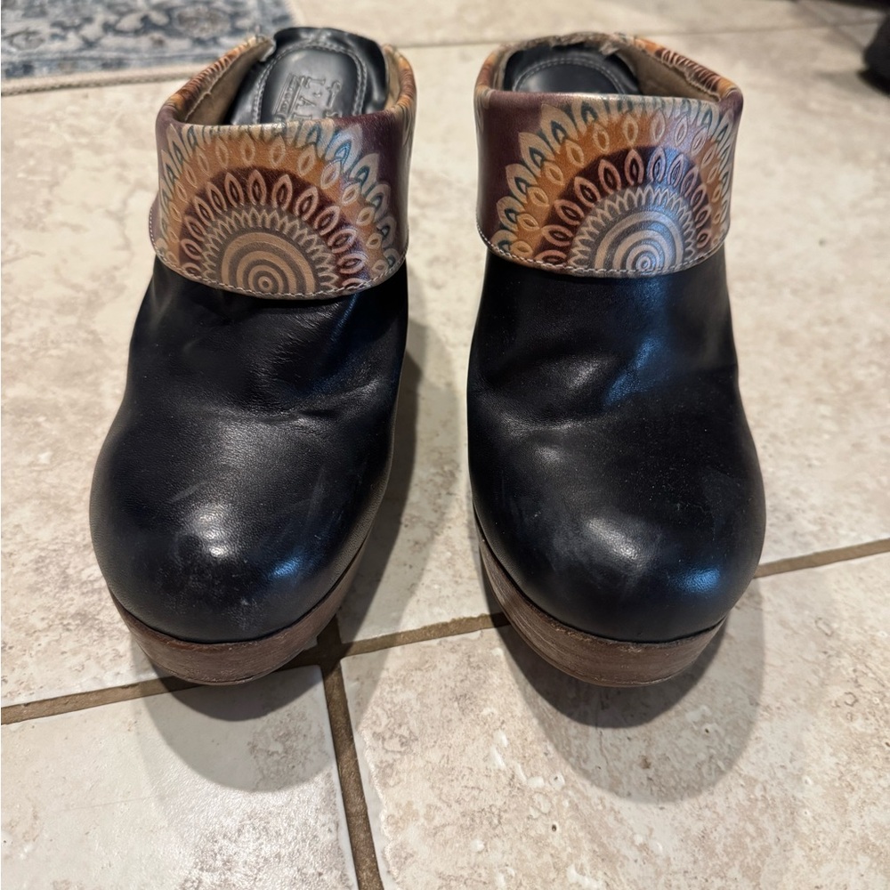 Spring Step Black and Brown Patterned Mules